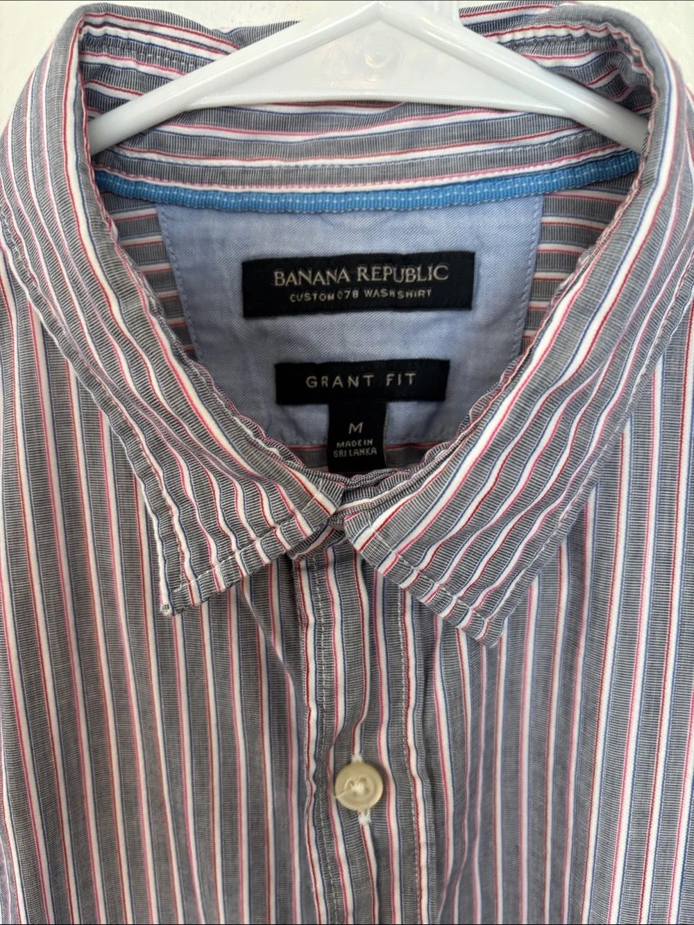 Banana Republic Men’s Red Blue and White Narrow Stripe Dress Shirt -698sku